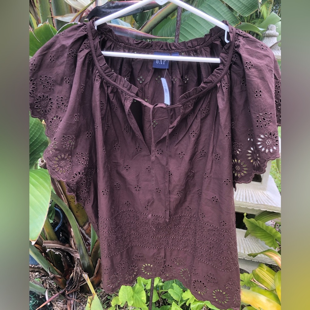 BNWT GAP Eyelet Top